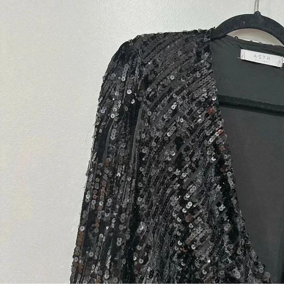 ASTR the label Women's Paris Velvet Sequin Wrap Mini Dress Small - Picture 6 of 11